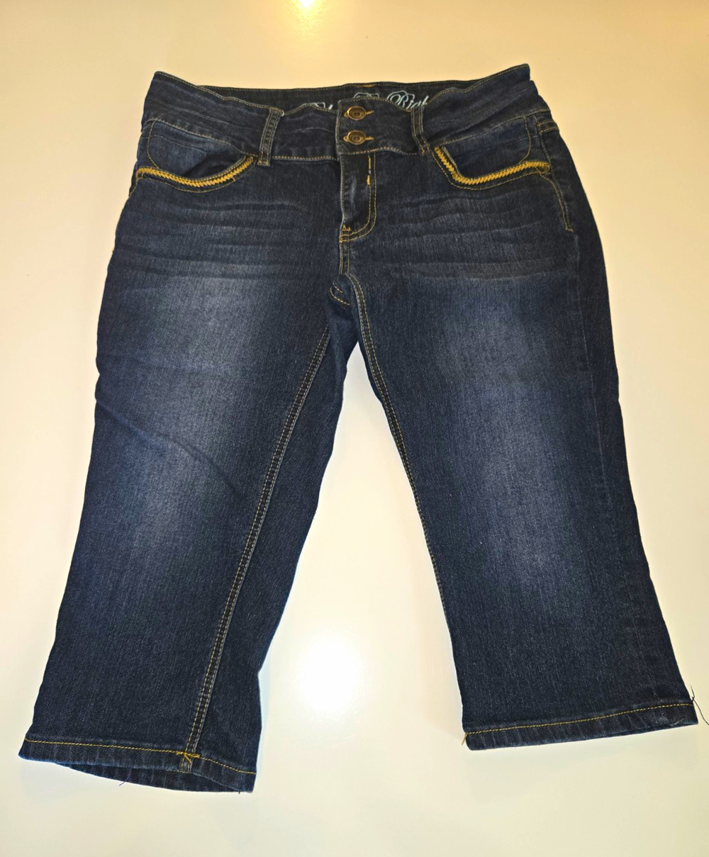 Rebel By Right Women’s Size 13 Dark Wash Denim Capri Jeans Stretch Embroidered